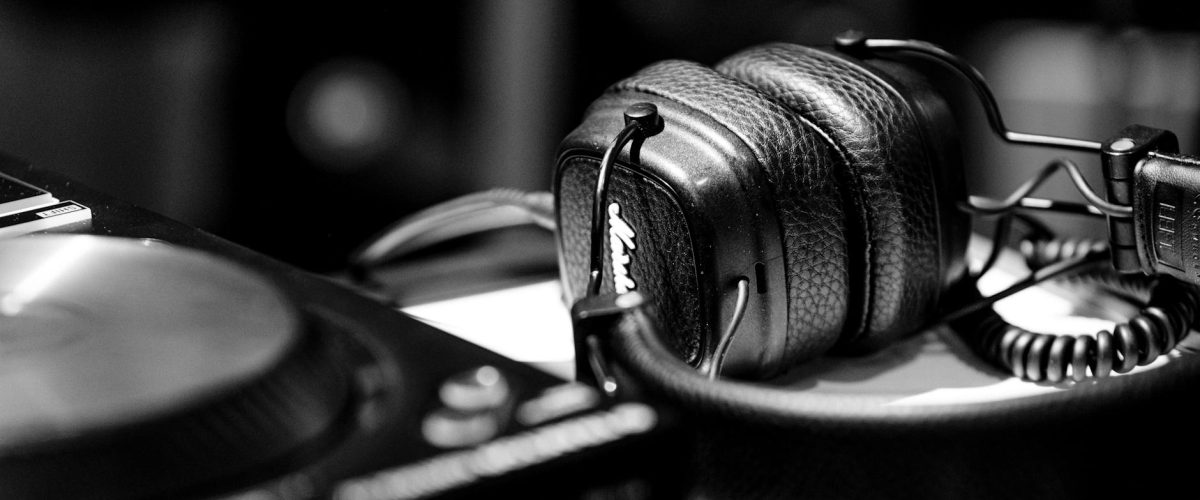 تحولات الأغاني العالمية: إعادة إنتاج عربية بين النجاح والفشل