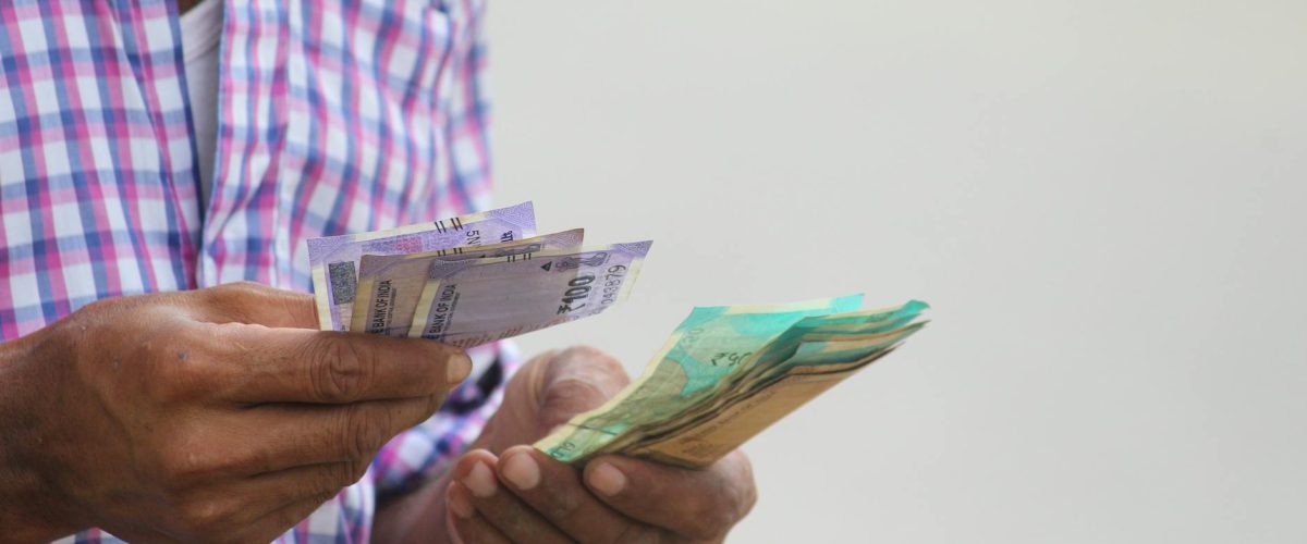 انتقال خزانتك من الصيف للخريف بأناقة محتشمة ودفء