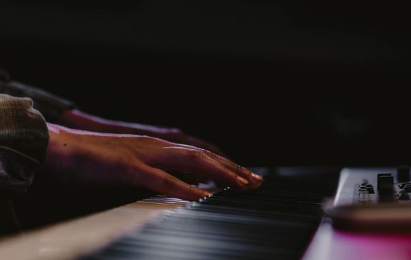 تصدر أغاني عربية الأكثر استماعًا على أنغامي هذا العام