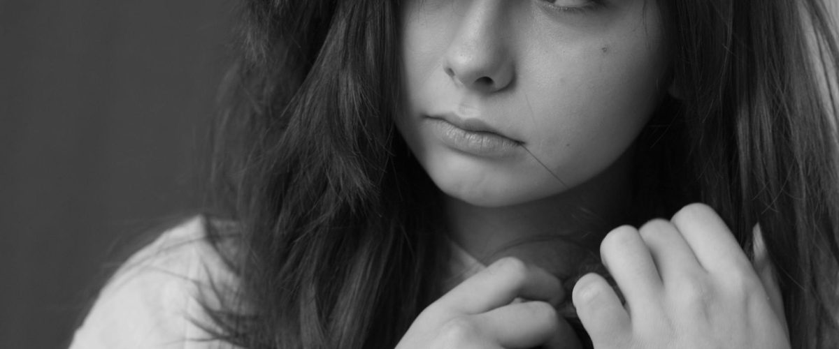 انهيار أنغام العاطفي على المسرح – الأسباب والتفاصيل