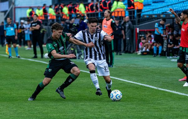 تذبذب أداء مانشستر يونايتد: هل يلازِم تن هاغ المنصب؟