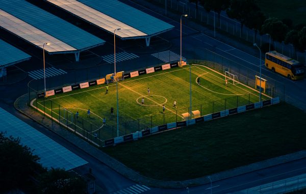 أتلتيكو مدريد ينتصر بصعوبة على ريال مدريد: نقطة فاصلة في الدوري؟