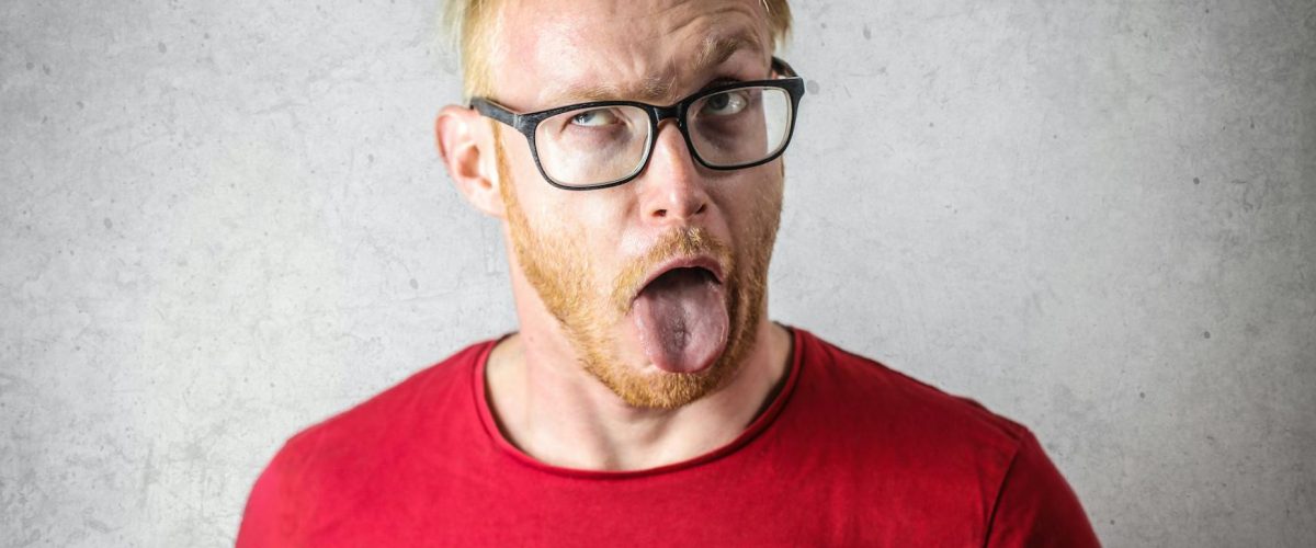 الستاند أب ولا الاسكتش: مين الأصعب في الكوميديا؟