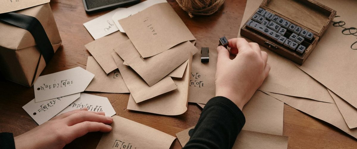 كيفية تصميم سطح طاولة قهوة بطابع مغربي بألوان زاهية