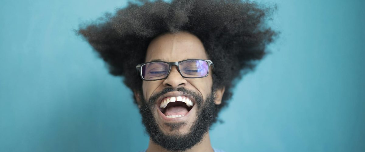 أطرف المقلدين على يوتيوب الآن: ضحك بلا توقف!