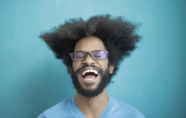 أطرف المقلدين على يوتيوب الآن: ضحك بلا توقف!