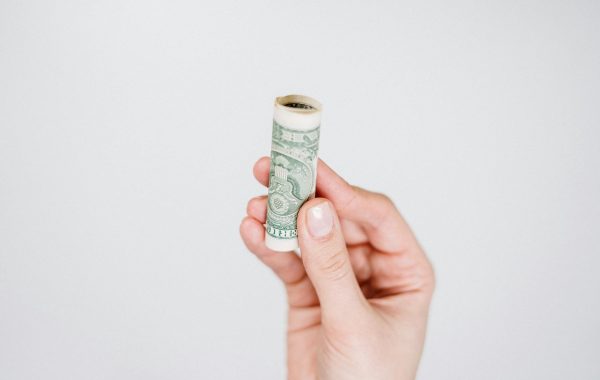 كيف تزين ملابسك المحتشمة بأسلوب أنيق ومتوازن؟