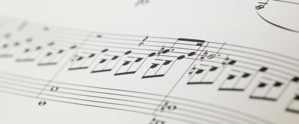 أفضل قوائم تشغيل الموسيقى العربية على سبوتيفاي لصيف 2025