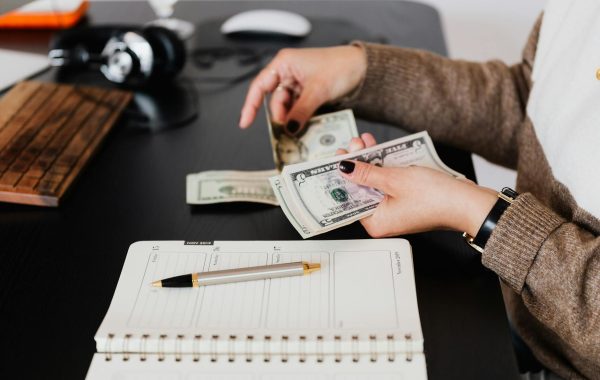 حيل بسيطة لتصفيف الحجاب تضفي حجماً وشكلاً ساحراً