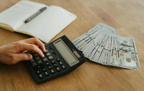 إطلالات مكياج تدوم تحت الحجاب: خفيفة ومقاومة للعرق