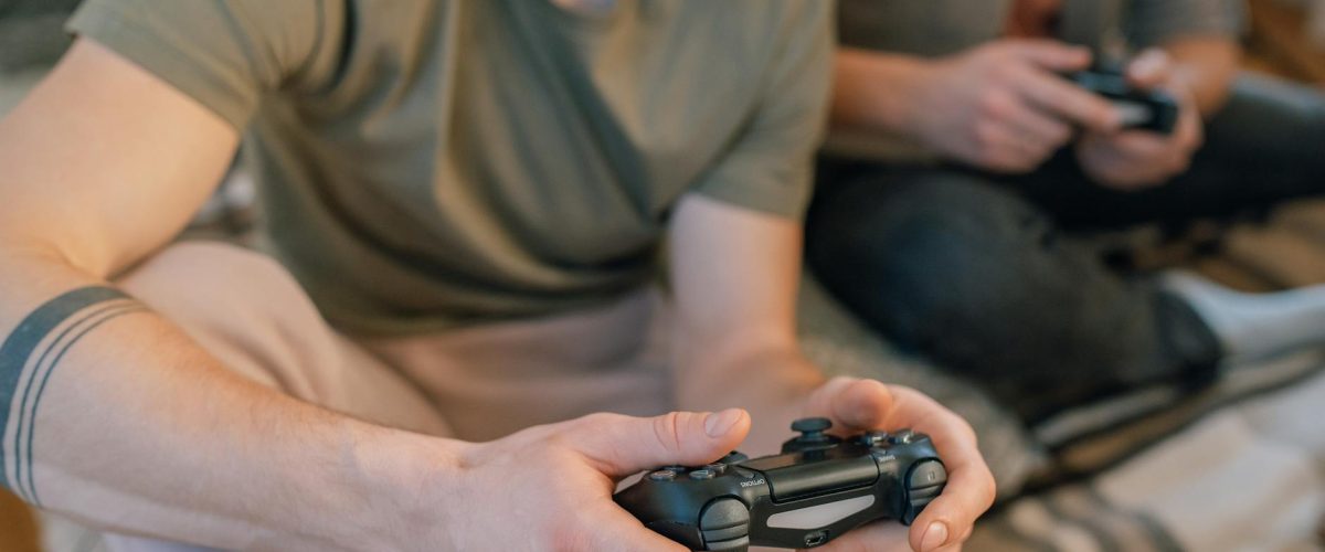 مقارنة ودية: EA Sports FC 24 أم eFootball 2024؟