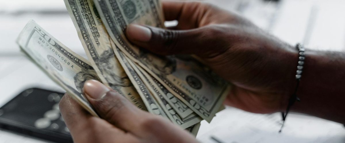 آرسنال يحافظ على آماله في اللقب بعد فوز درامي بالديربي