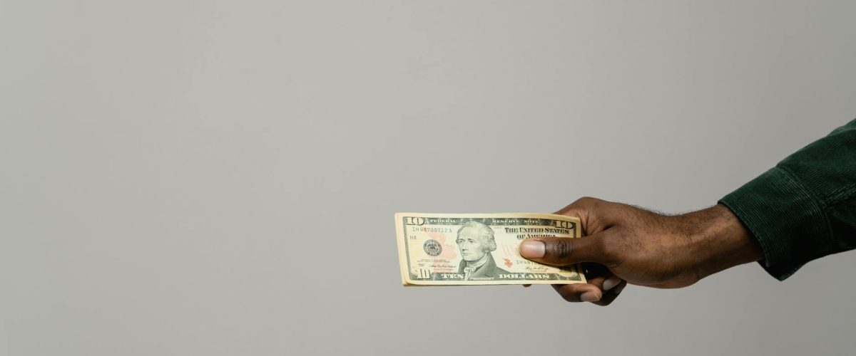 ملابس الحمل المحتشمة: أناقة وراحة للأمهات الجميلات