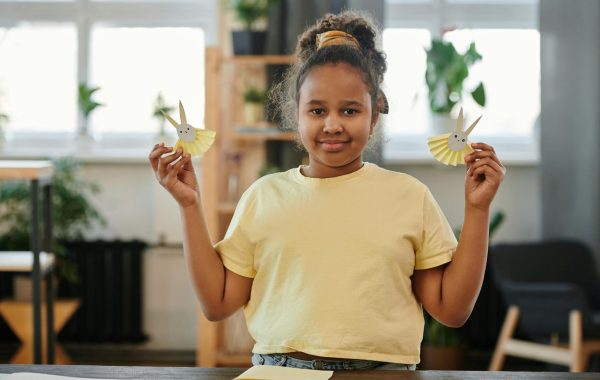 حوّل البرطمانات القديمة إلى فوانيس مزخرفة بالأنماط العربية