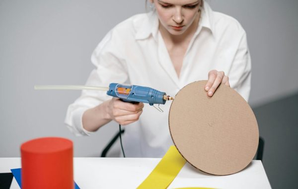 تحويل الأبواب القديمة إلى فواصل غرف مستوحاة من ألف ليلة