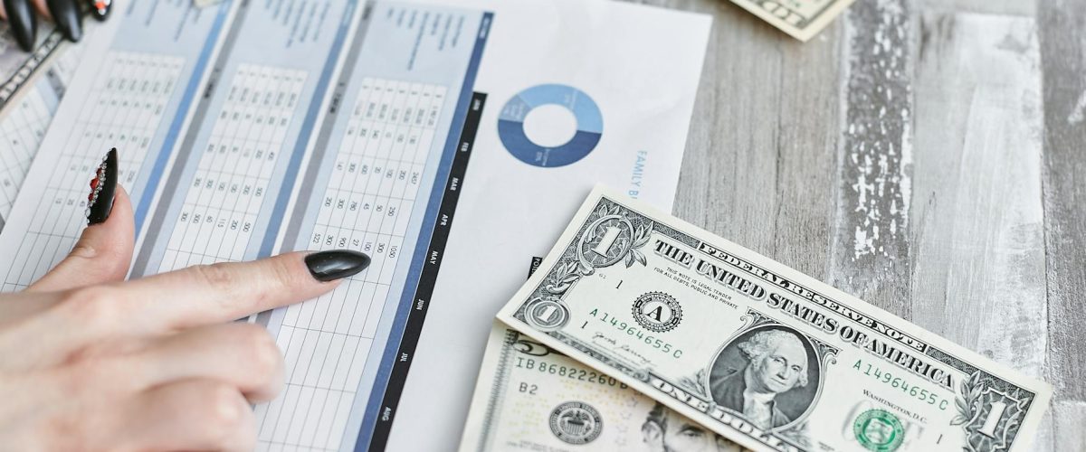 احتضني الخريف بأناقة: تحويل خزانتك الصيفية بأزياء محتشمة