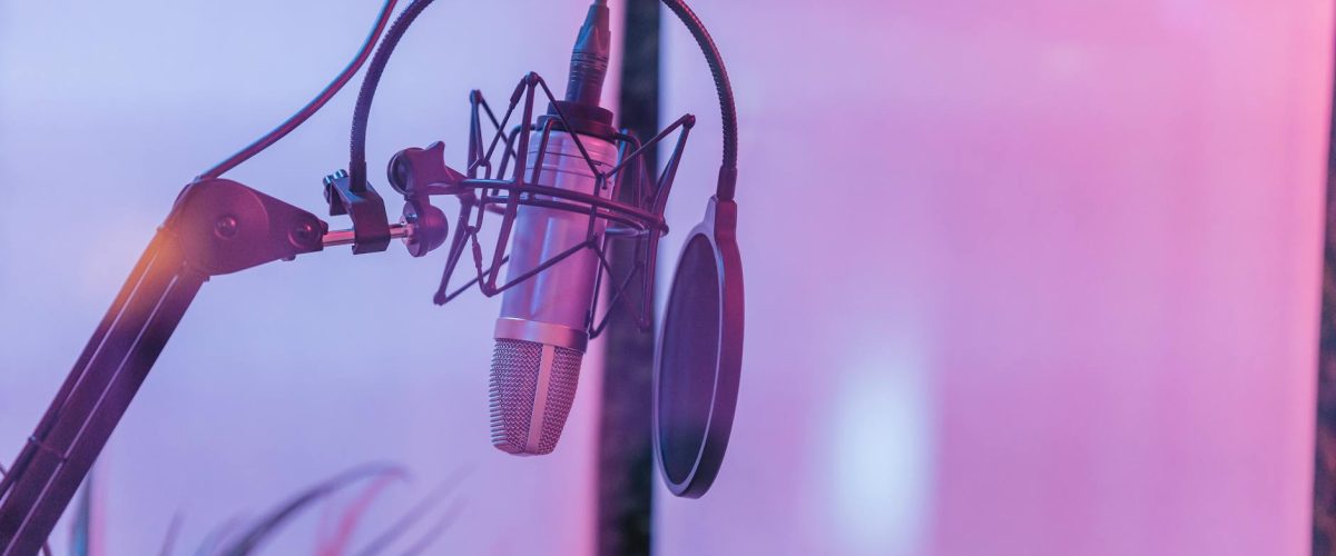 صعود البودكاست الكوميدي العربي: من هم النجوم؟