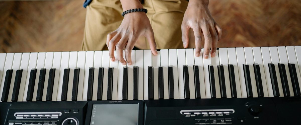 أفضل تشكيلة موسيقى عربية لحفلاتك القادمة: نصائح احترافية