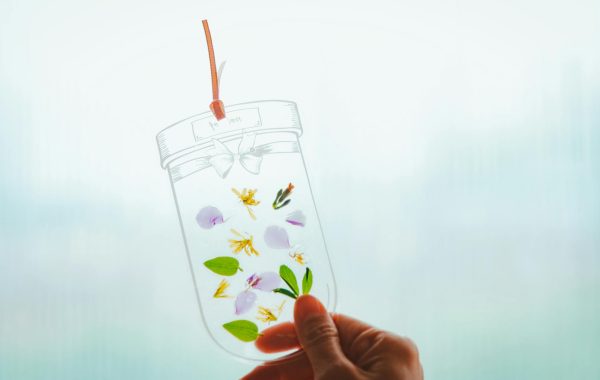 ابتكر تحفة صحراوية بأواني خزفية ورمل طبيعي بسهولة