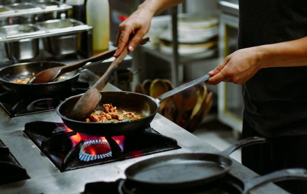 الأكل الواعي: استمتع بطعامك بدون إفراط وبسهولة