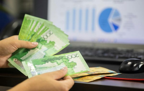 كيف تعدلين الملابس الجاهزة لتناسب أسلوبك المحتشم بكل حب