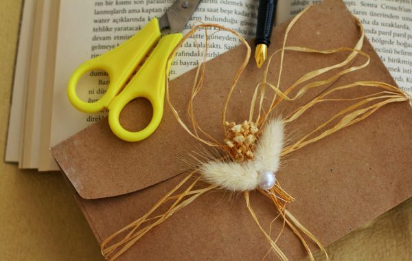 اصنع مصباحًا معلقًا مغربيًا من النحاس والزجاج بنفسك بسهولة