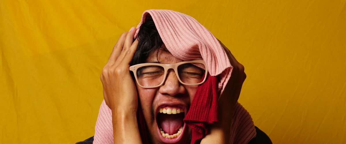 كوميدية الظلام في الستاند أب: حدها وين؟ ضحك أم جنون؟