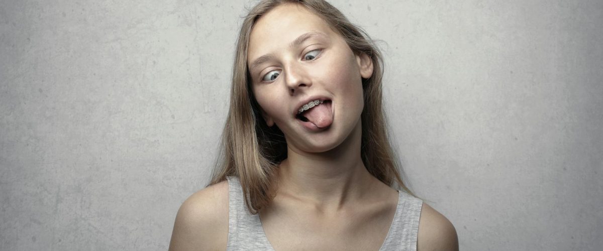 فن السخرية: كيف يصبح الكوميديون طريفين بدون جرح؟