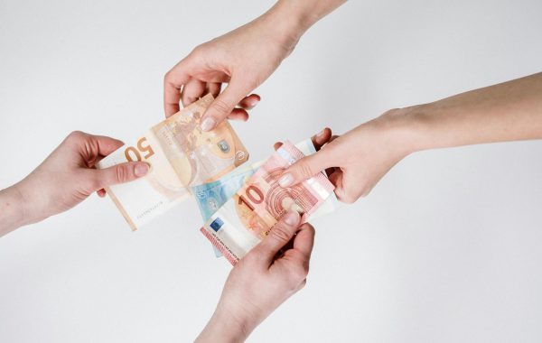 كيف تزينين إطلالتك المحتشمة بأناقة دون إفراط؟