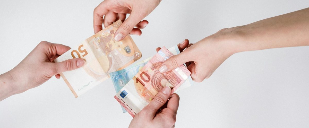 تحويل خزانة الصيف إلى خريف بأناقة الملابس المحتشمة