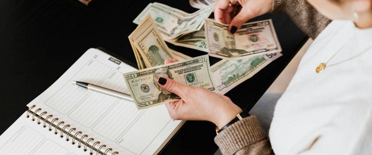 فن ارتداء الشيلة: طرق متنوعة تعبر عن أناقتك وجمالك