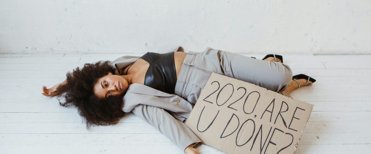 الوقوف على المسرح أم التمثيل الهزلي؟ أيهما أصعب؟