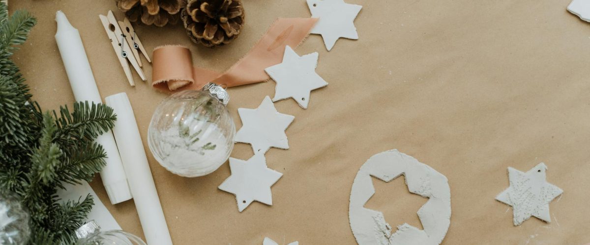 حوّل جدارك الفارغ إلى نقطة تميز عربية باستخدام الاستنسل