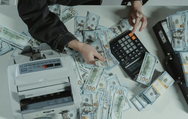 كيفية تقليل الديون وزيادة الادخار بفعالية وخطوات عملية