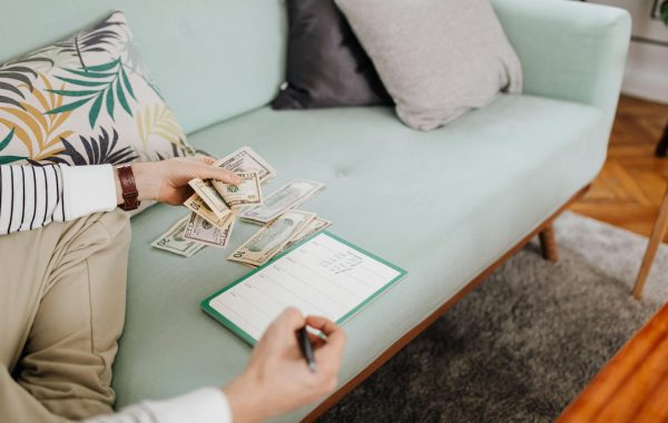 كيفية توفير الضرائب لأصحاب الأعمال الصغيرة بفعالية