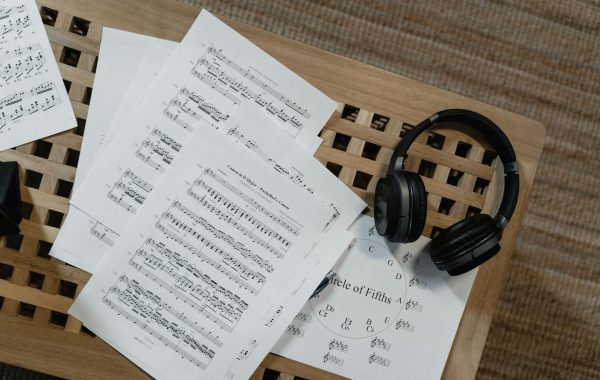 أفضل الأغاني العربية الطربية لأمسية استرخاء مثالية