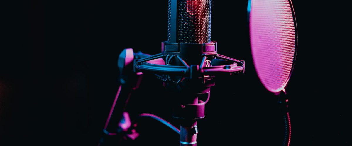 استمتع بالقصص التاريخية العربية بصوت جذاب ومميز