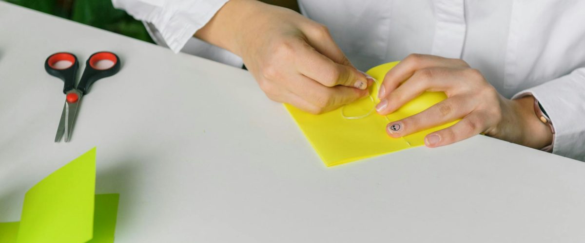 حوّل مرآتك البسيطة إلى قطعة مزخرفة على الطراز المغربي