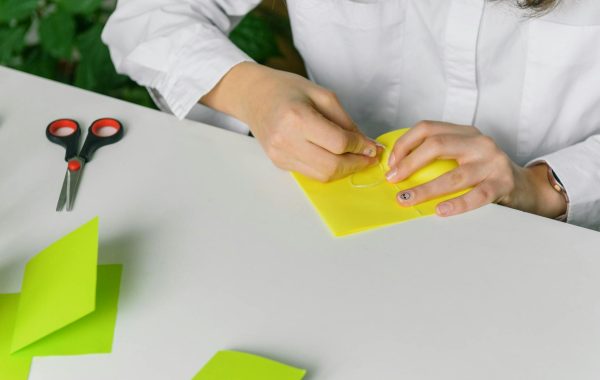 حوّل مرآتك البسيطة إلى قطعة مزخرفة على الطراز المغربي