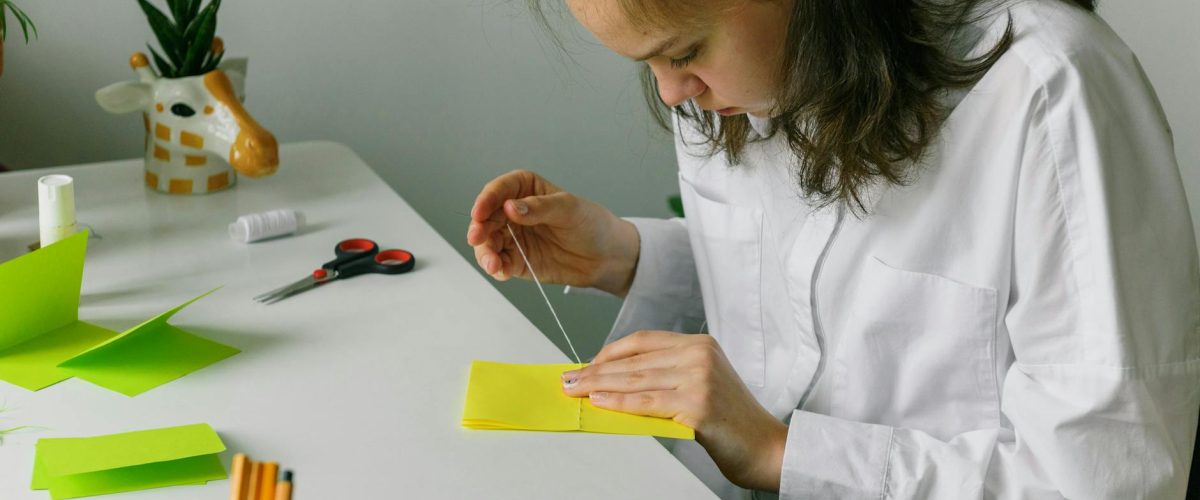 فن الخط العربي على الجدران: دليل بسيط خطوة بخطوة