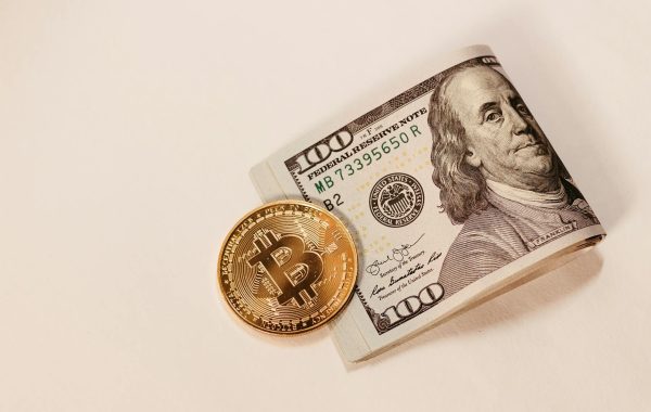 التخييم الفاخرفي رمال دبي: أفضل المخيمات للنجمية