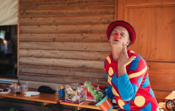 صاحبات النكت: نجمات الكوميديا العربية يكسرن القواعد!