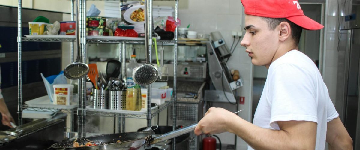 طريقة كبسة الدجاج العربية في وعاء واحد للمبتدئين بسهولة