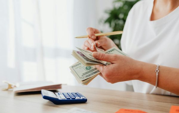 كيفية تحديد فرص استثمارية منخفضة المخاطر وعالية الأرباح