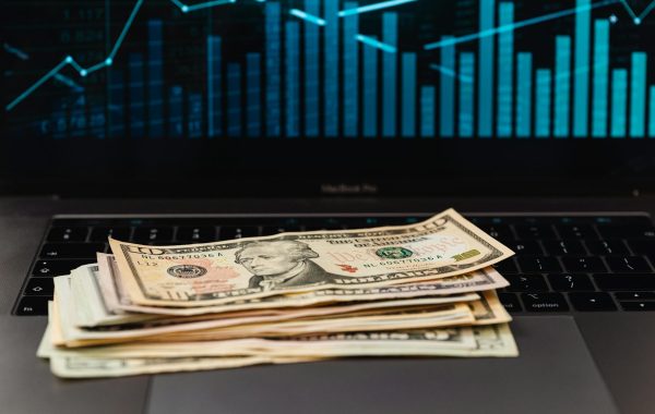 أفضل أقمشة الحجاب للصيف… برودة وأناقة تدوم!