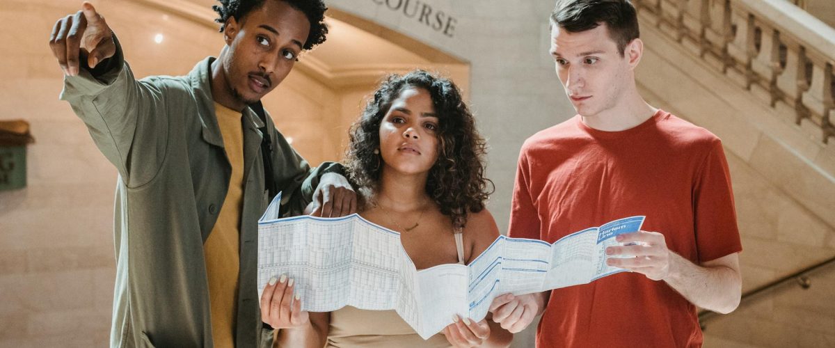 دليلك الشامل لاستكشاف وديان وصحاري عمان الخلابة