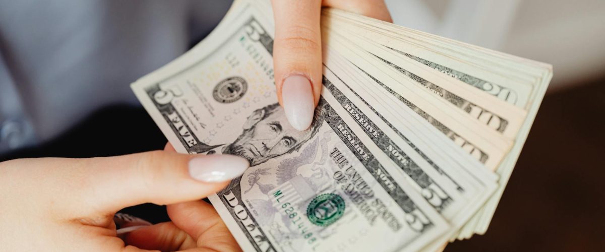 أفضل الأحذية لتكمل إطلالتك المحتشمة بأناقة لا تُضاهى