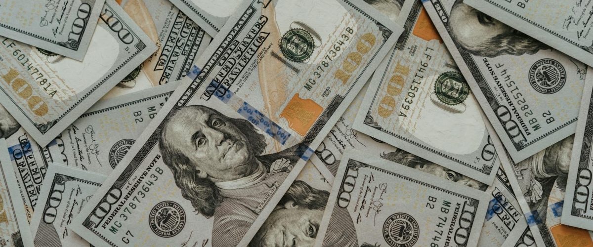 كيفية توفير المال لتعليم أطفالك: دليل عملي وفعّال